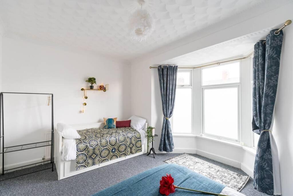 The Gatsby - Beautiful Spacious Central House Кардифф Экстерьер фото